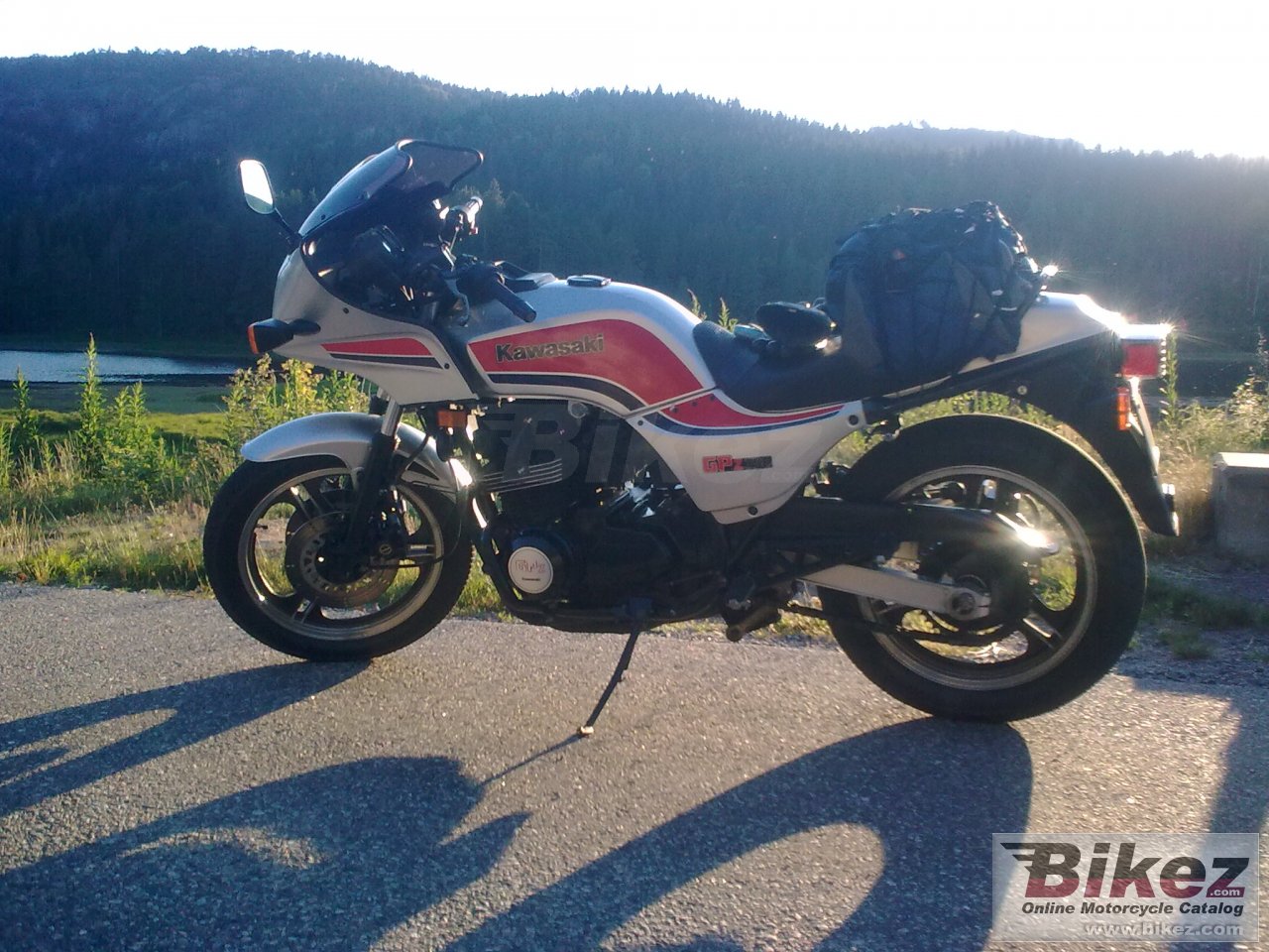 Big track gpz 750 picture and wallpaper from Bikez.com